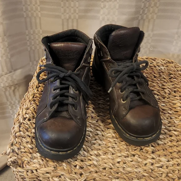 Vintage Dr Doc Martens 9352 Dr Martens VINTAGE 9352 5-Eye Leather Lace Up Boots - Brown  main image 3